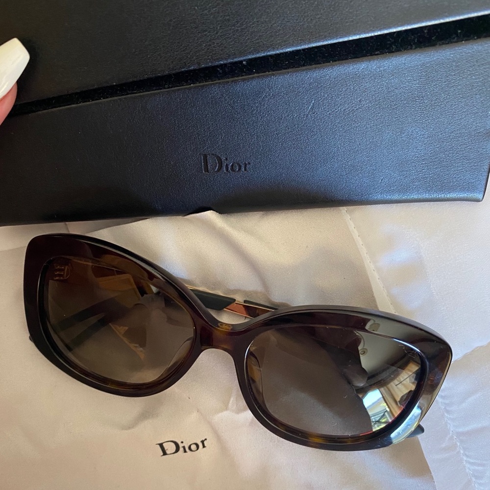 SOLD ♥️New and authentic Dior sunglasses - Picture 2 of 3